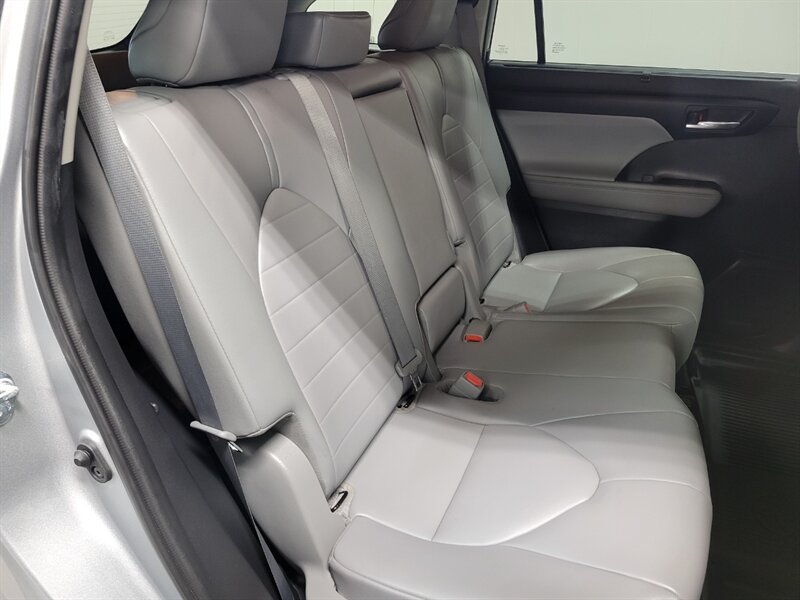 Used 2021 Toyota Highlander XLE AWD/4WD image 51