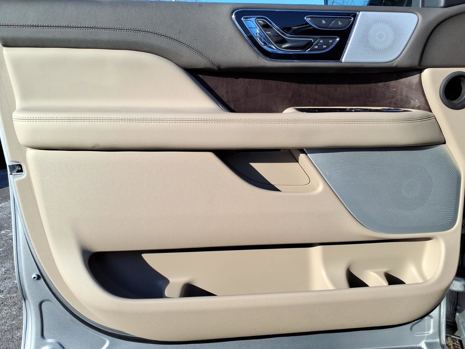 Certified 2024 Lincoln Navigator L Reserve image 10