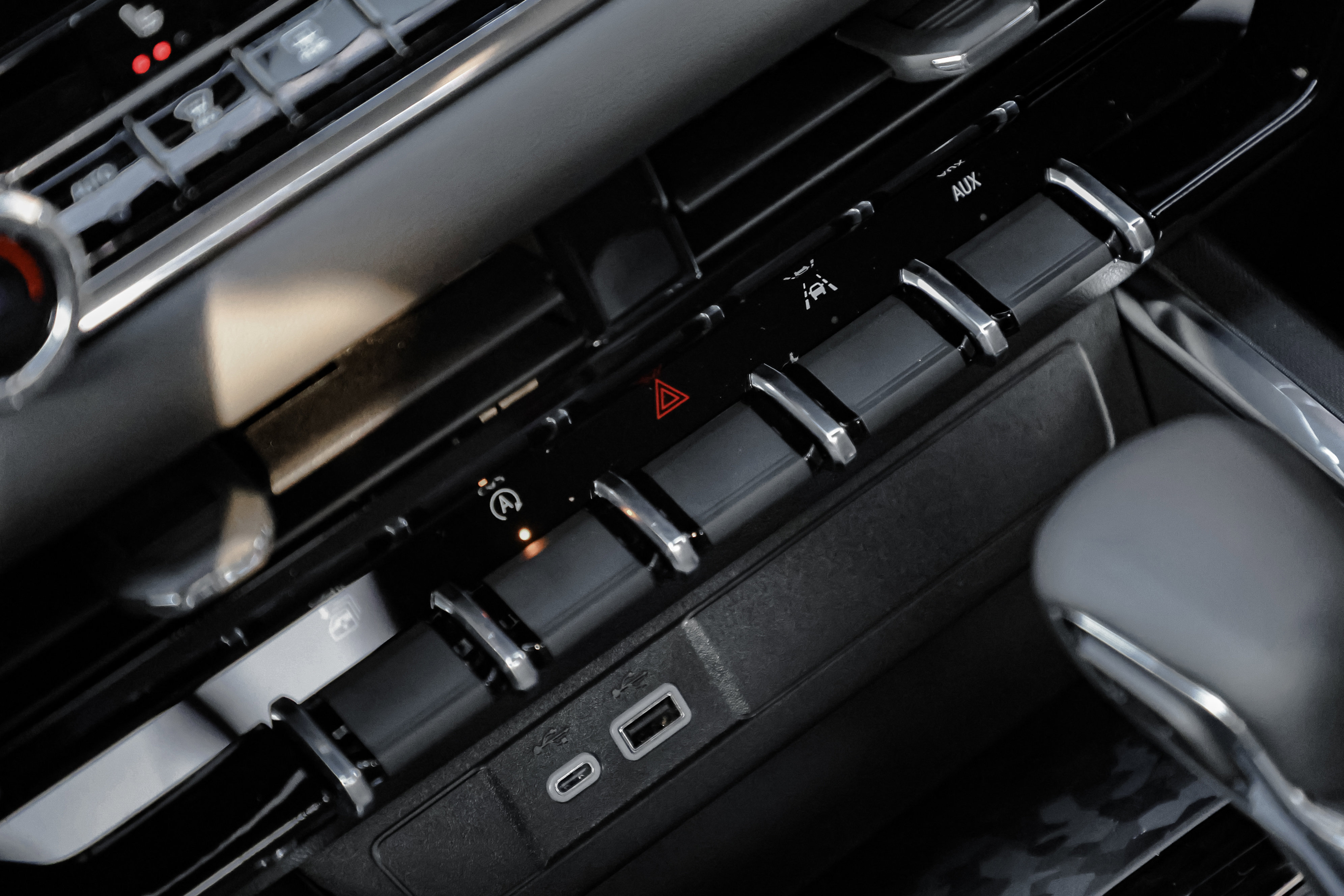 New 2026 GMC Canyon Elevation w/ Convenience Package image 31