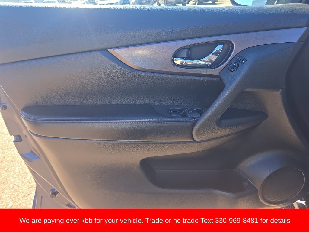 Used 2016 Nissan Rogue S w/ Appearance Package FWD image 11