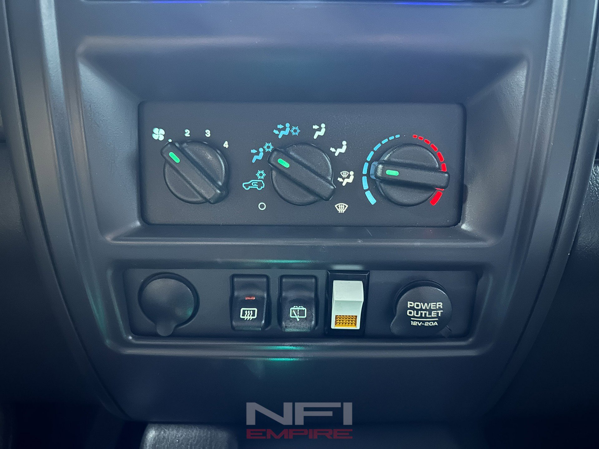 Used 2001 Jeep Cherokee Sport image 29