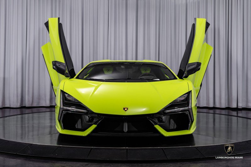 Used 2024 Lamborghini Revuelto image 5