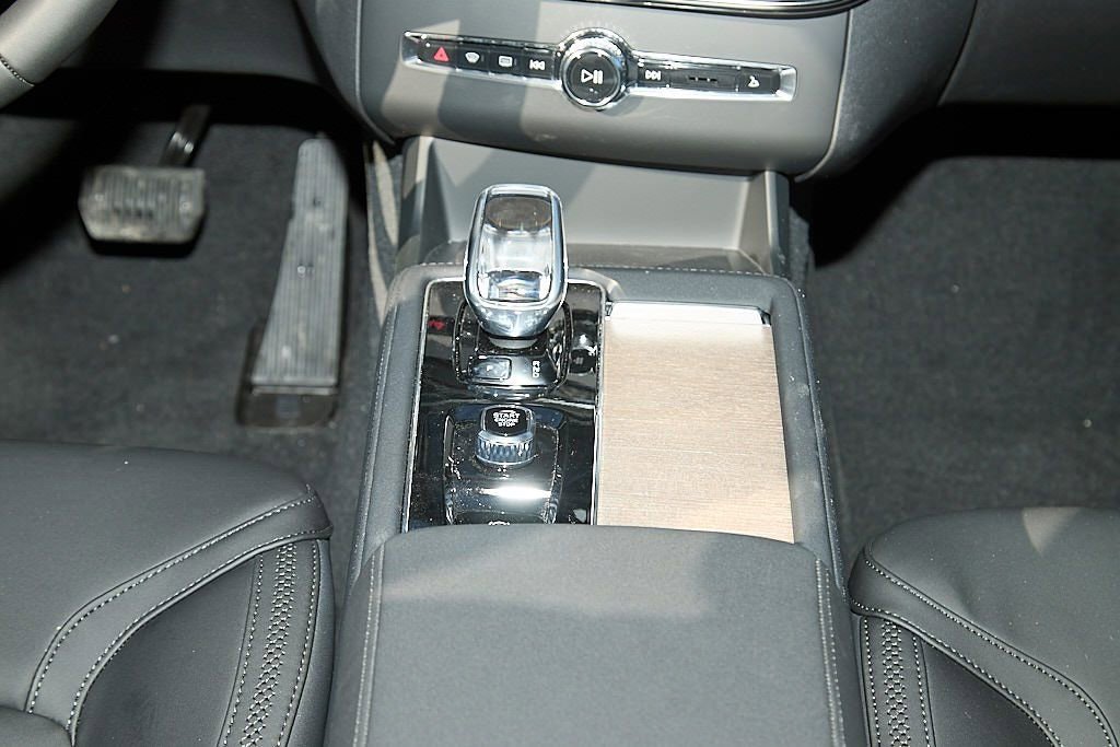 New 2026 Volvo XC90 B6 Plus w/ Protection Package image 30