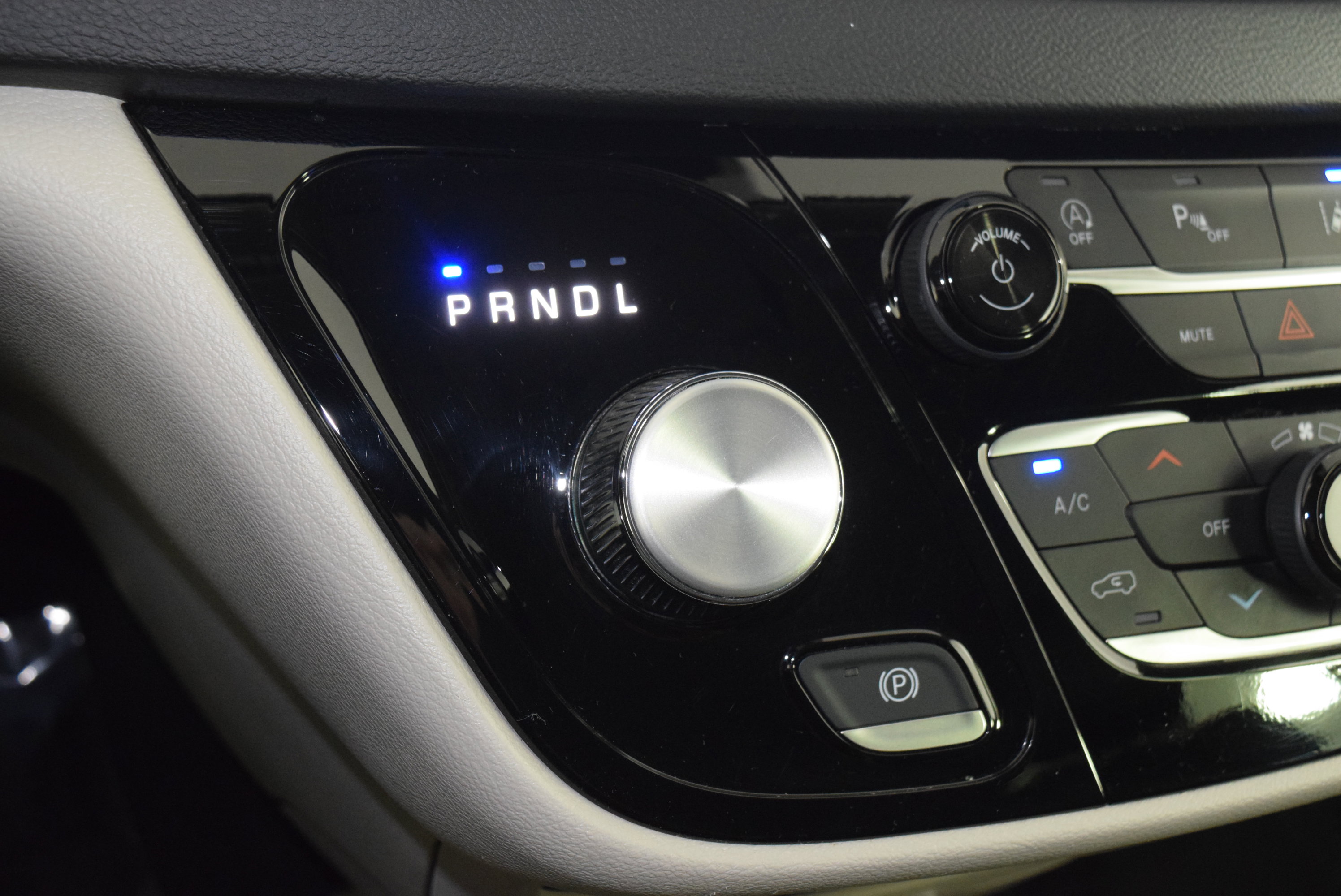 Used 2024 Chrysler Pacifica Touring-L image 22