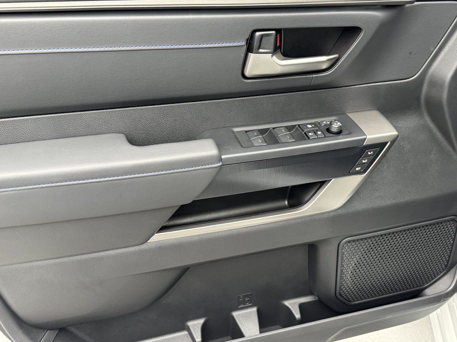 New 2026 Toyota Tundra Platinum AWD/4WD image 18