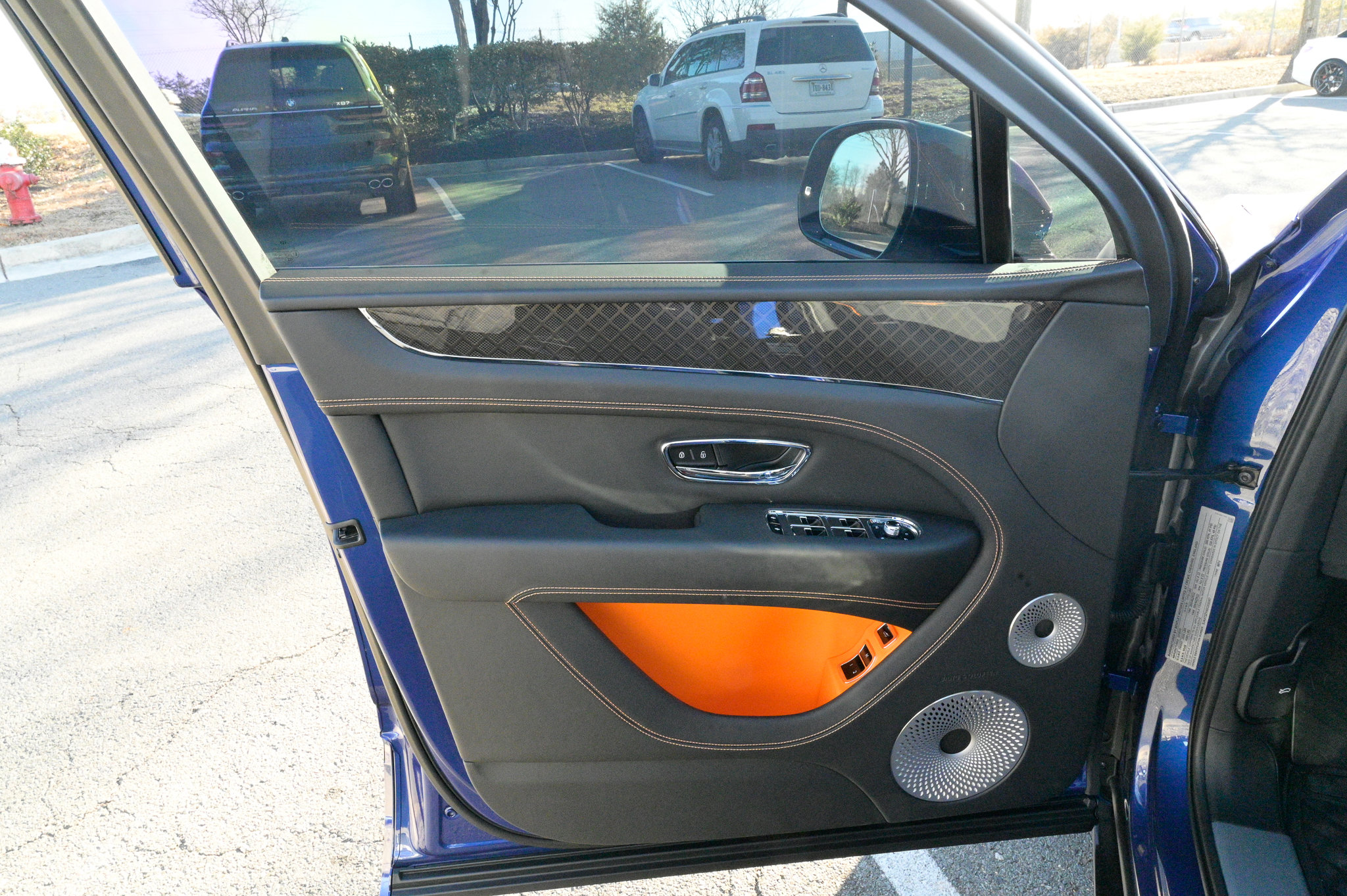 Used 2025 Bentley Bentayga image 20