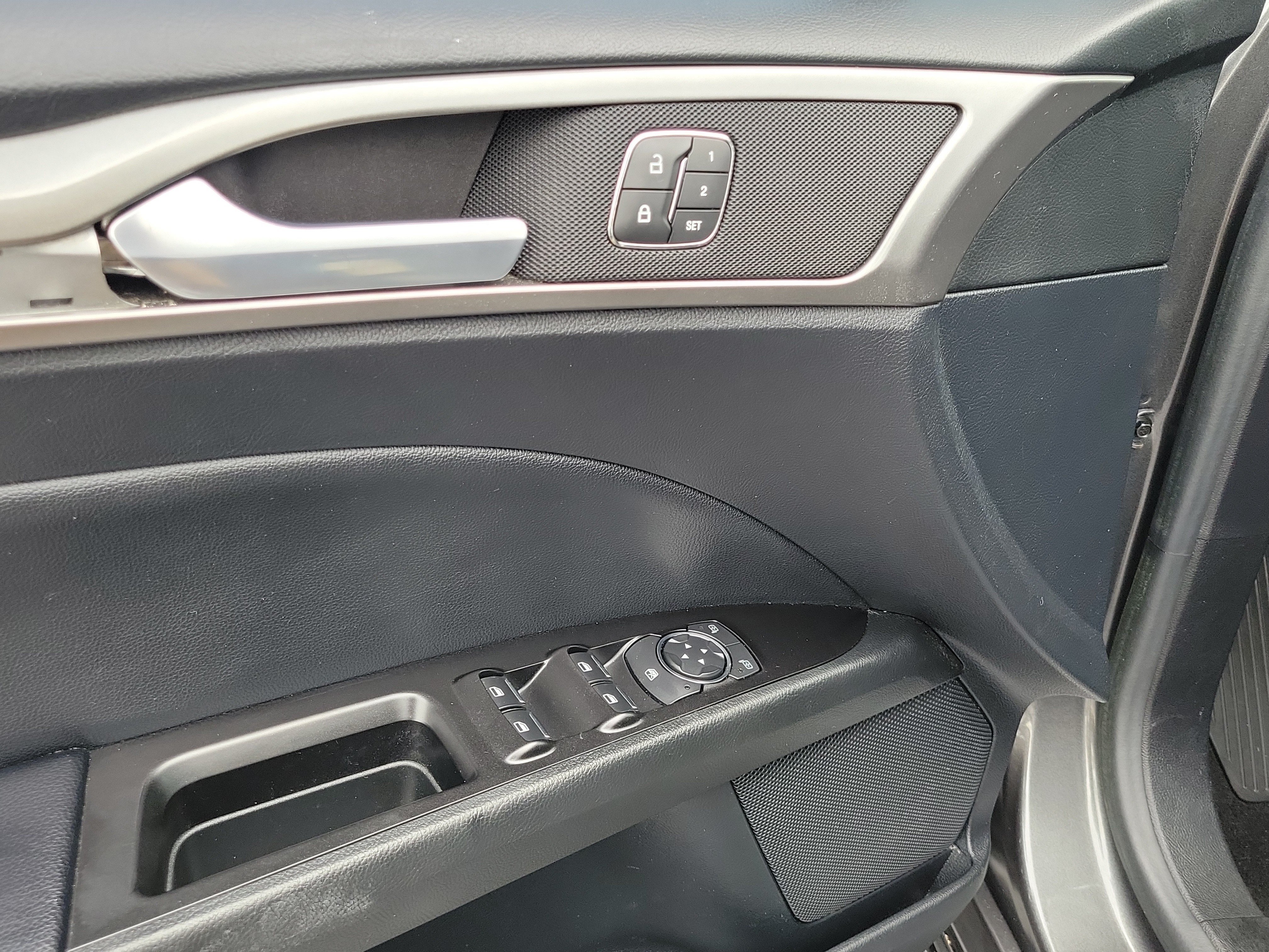 Used 2020 Ford Fusion SEL FWD image 18