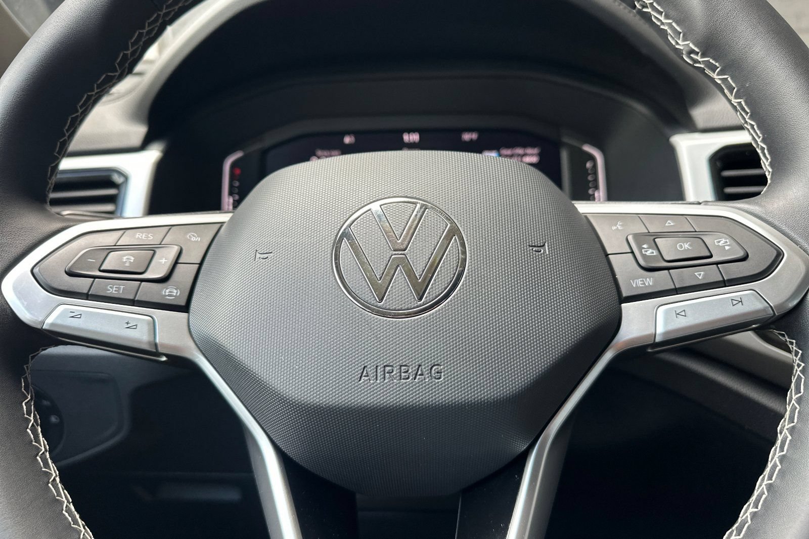 Used 2023 Volkswagen Atlas SE w/ Panoramic Sunroof Package FWD image 24