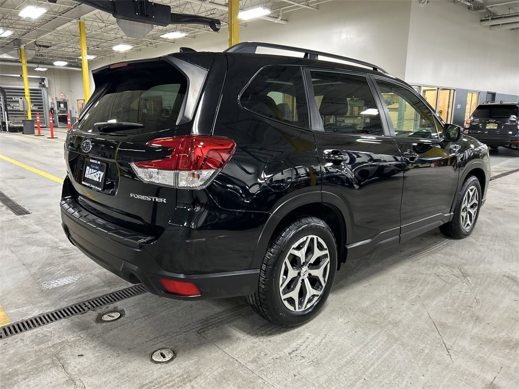Used 2021 Subaru Forester Premium image 8