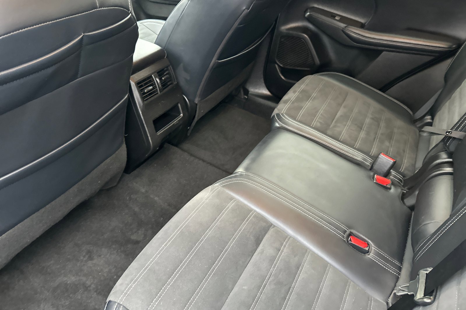 Used 2024 Mitsubishi Outlander SE image 13