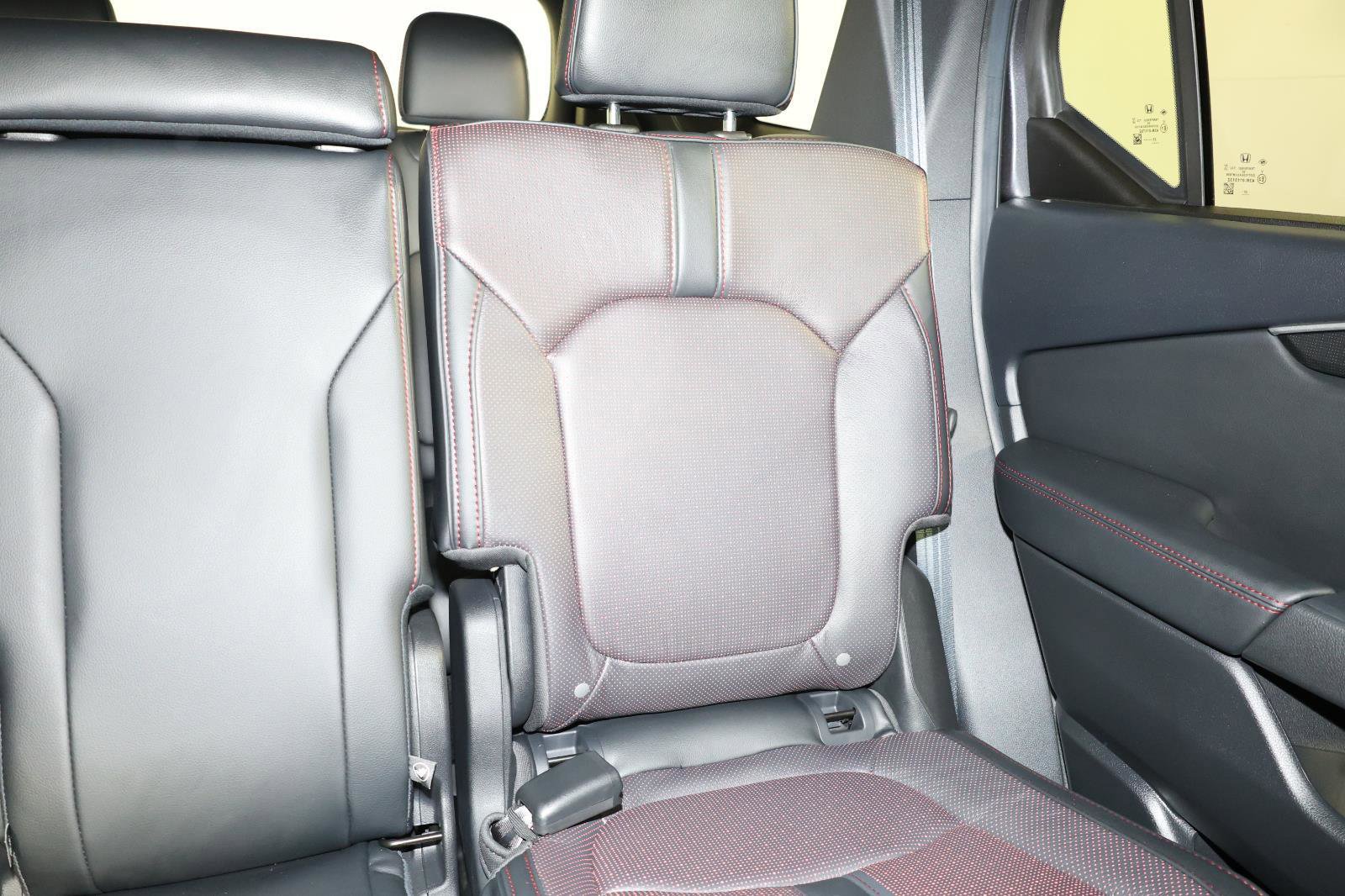 Used 2025 Honda Pilot Black Edition image 14