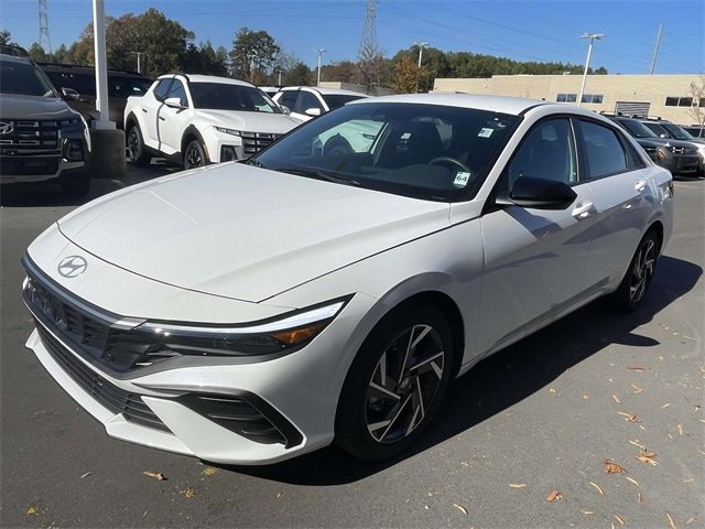 Certified 2025 Hyundai Elantra Sport image 3