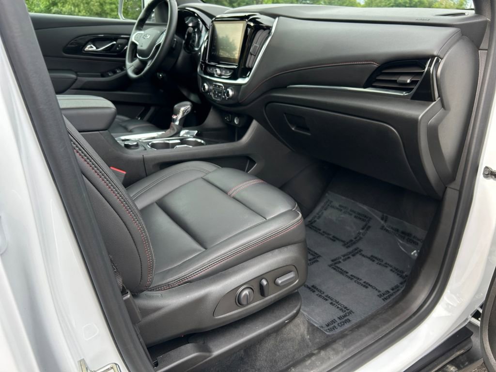Used 2023 Chevrolet Traverse RS image 27