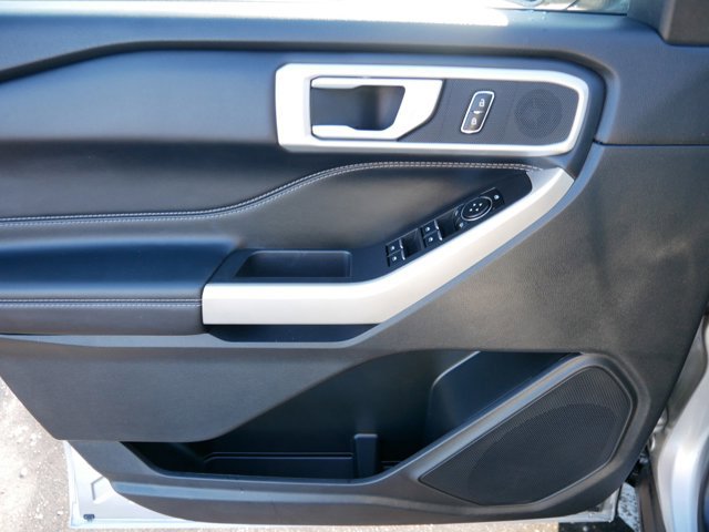Certified 2022 Ford Explorer XLT w/ Equipment Group 202A image 9