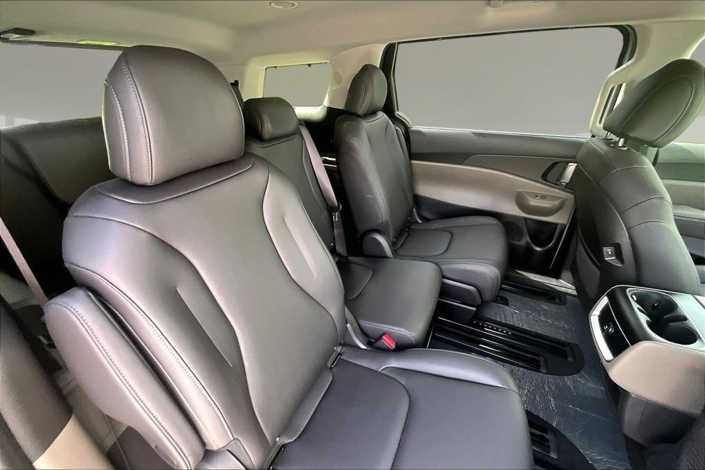New 2027 Kia Carnival EX FWD image 10