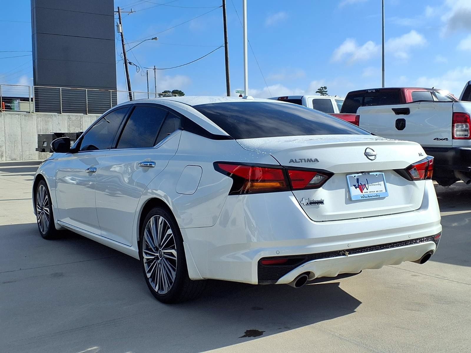 Used 2024 Nissan Altima 2.5 SL FWD image 2