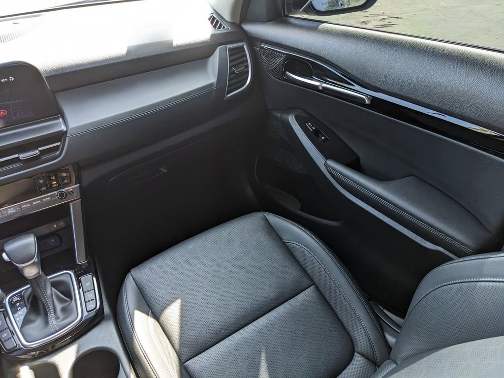 Certified 2025 Kia Seltos EX w/ EX Sunroof Package image 16