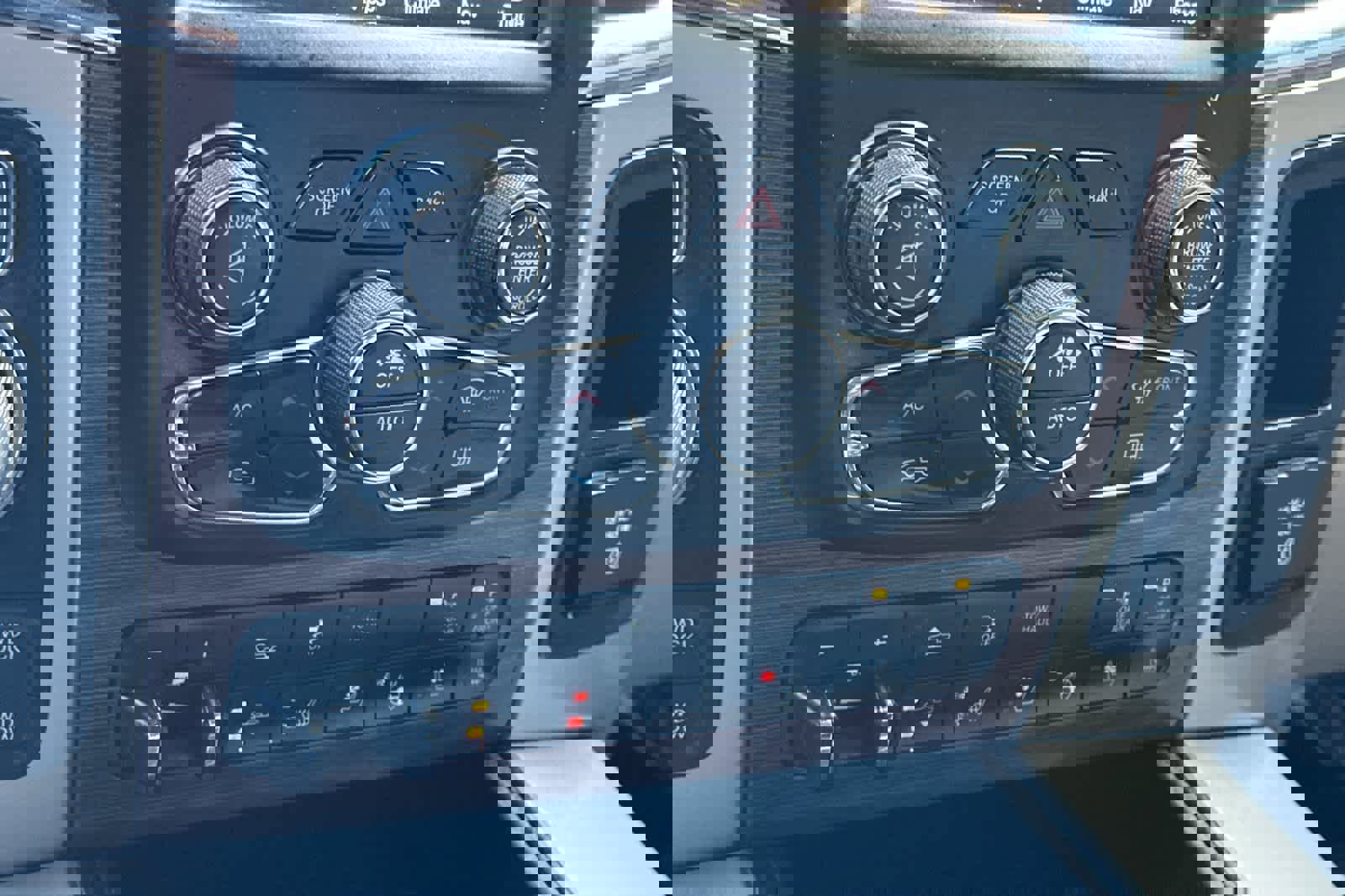 Used 2014 RAM 1500 Laramie w/ Convenience Group AWD/4WD image 20