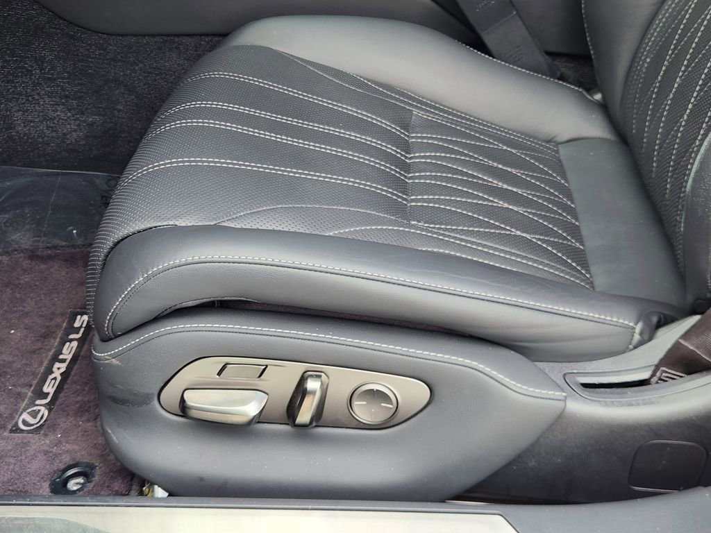 Used 2022 Lexus LS 500 AWD w/ Executive Package image 24