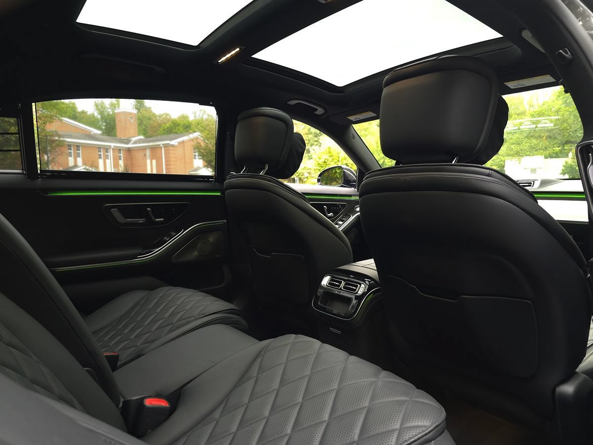Used 2023 Mercedes-Benz S 580e 4MATIC Sedan w/ Warmth & Comfort Package image 18