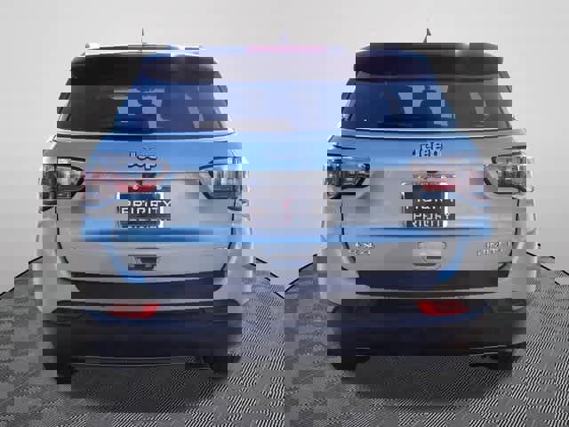 Used 2022 Jeep Compass Limited image 3