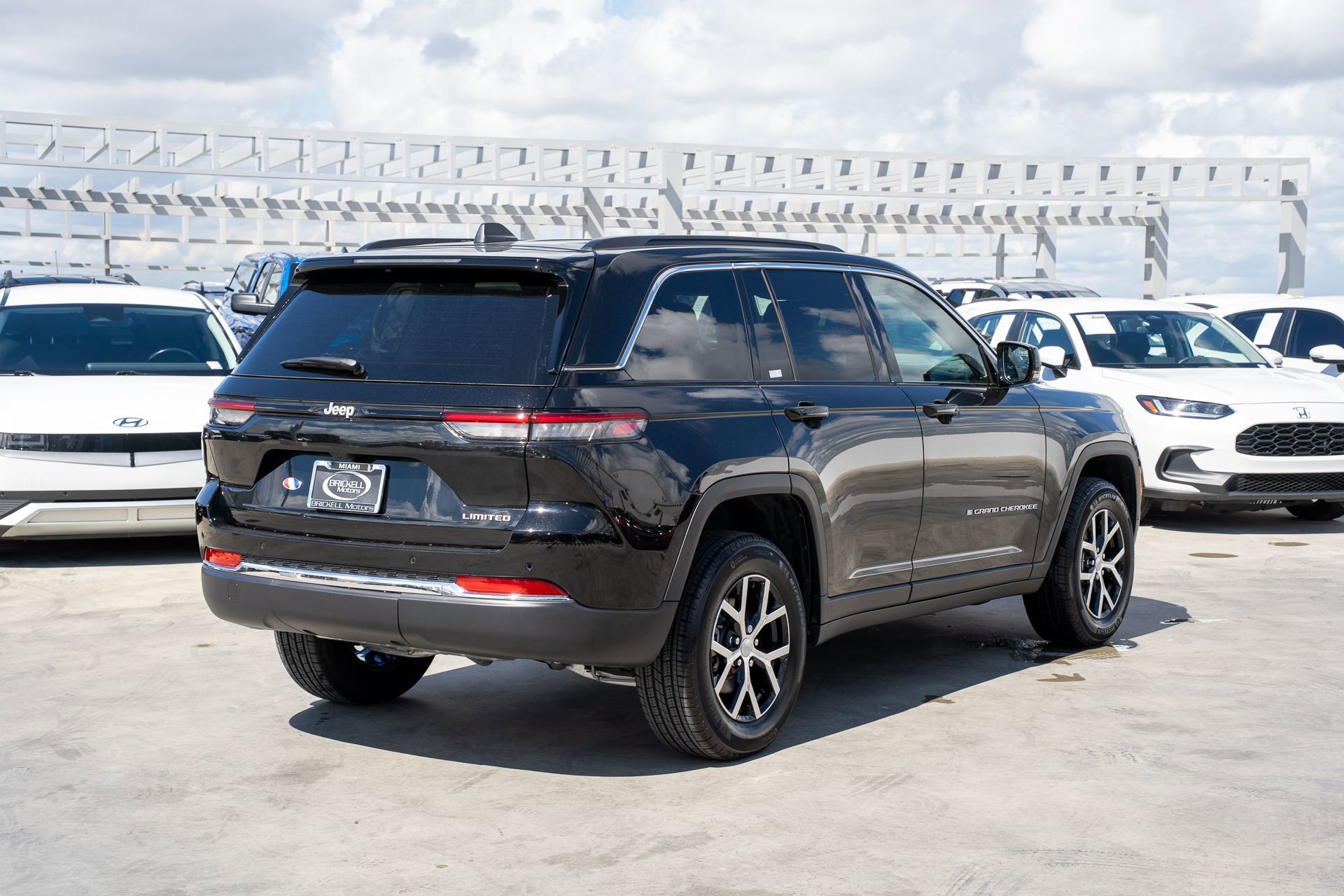 Used 2025 Jeep Grand Cherokee Limited image 6