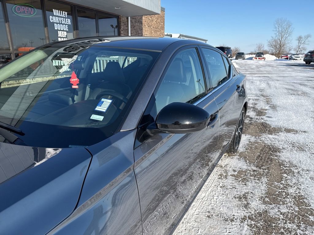 Used 2025 Nissan Altima 2.5 SR image 6