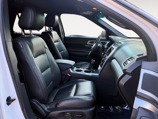 Used 2015 Ford Explorer XLT w/ Equipment Group 202A FWD image 8