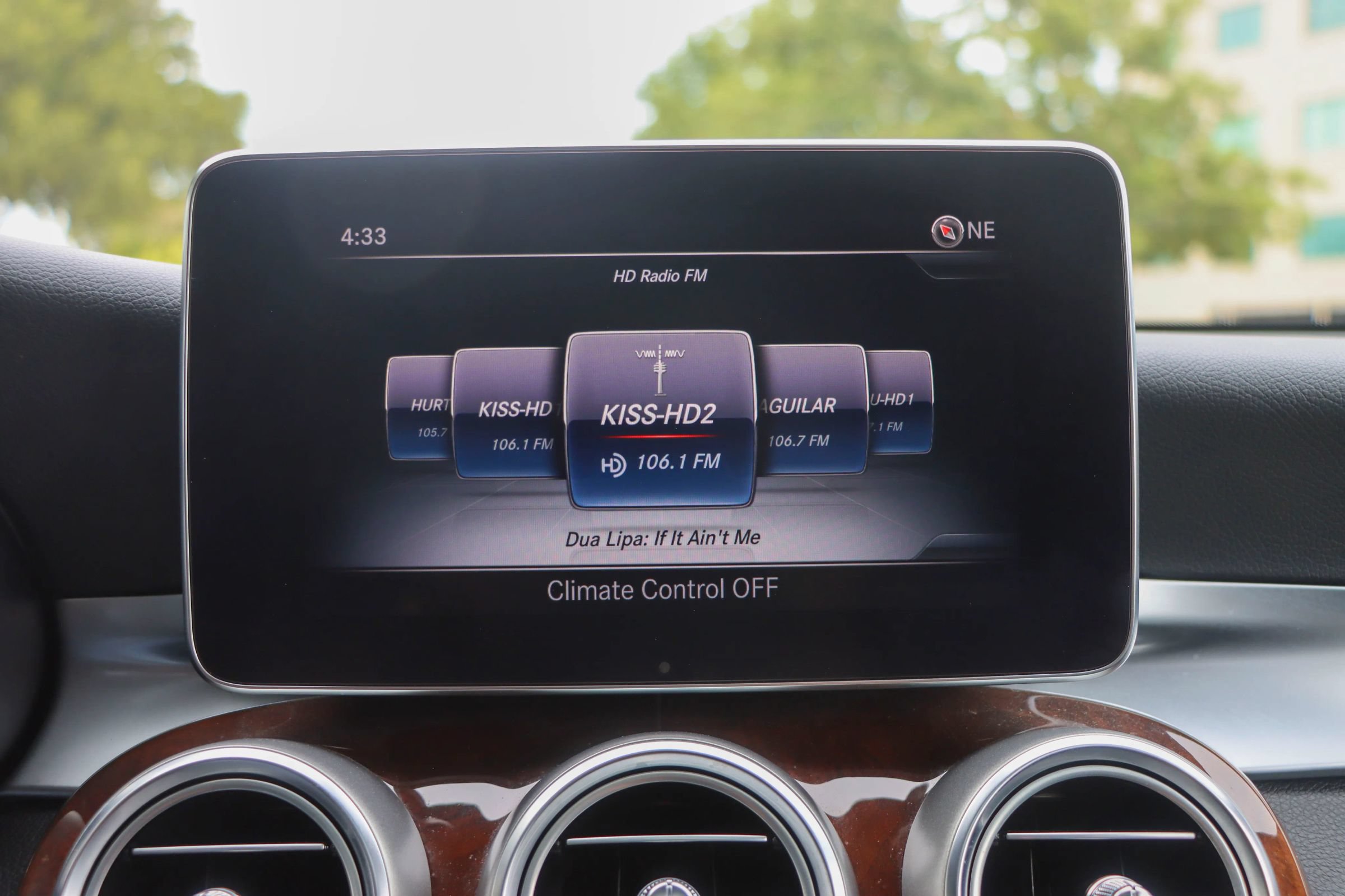 Used 2018 Mercedes-Benz GLC 300 w/ Multimedia Package image 35