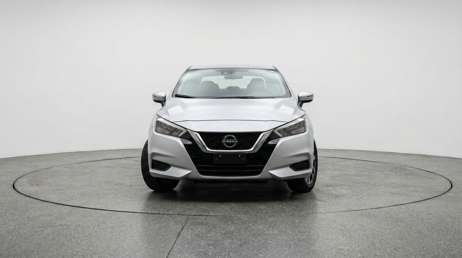 Used 2025 Nissan Versa SV image 2