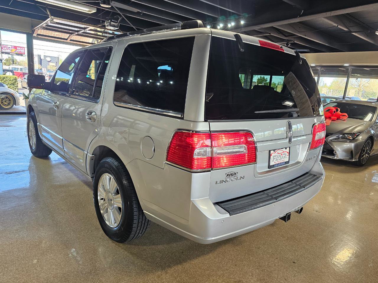 Used 2014 Lincoln Navigator 4WD image 5