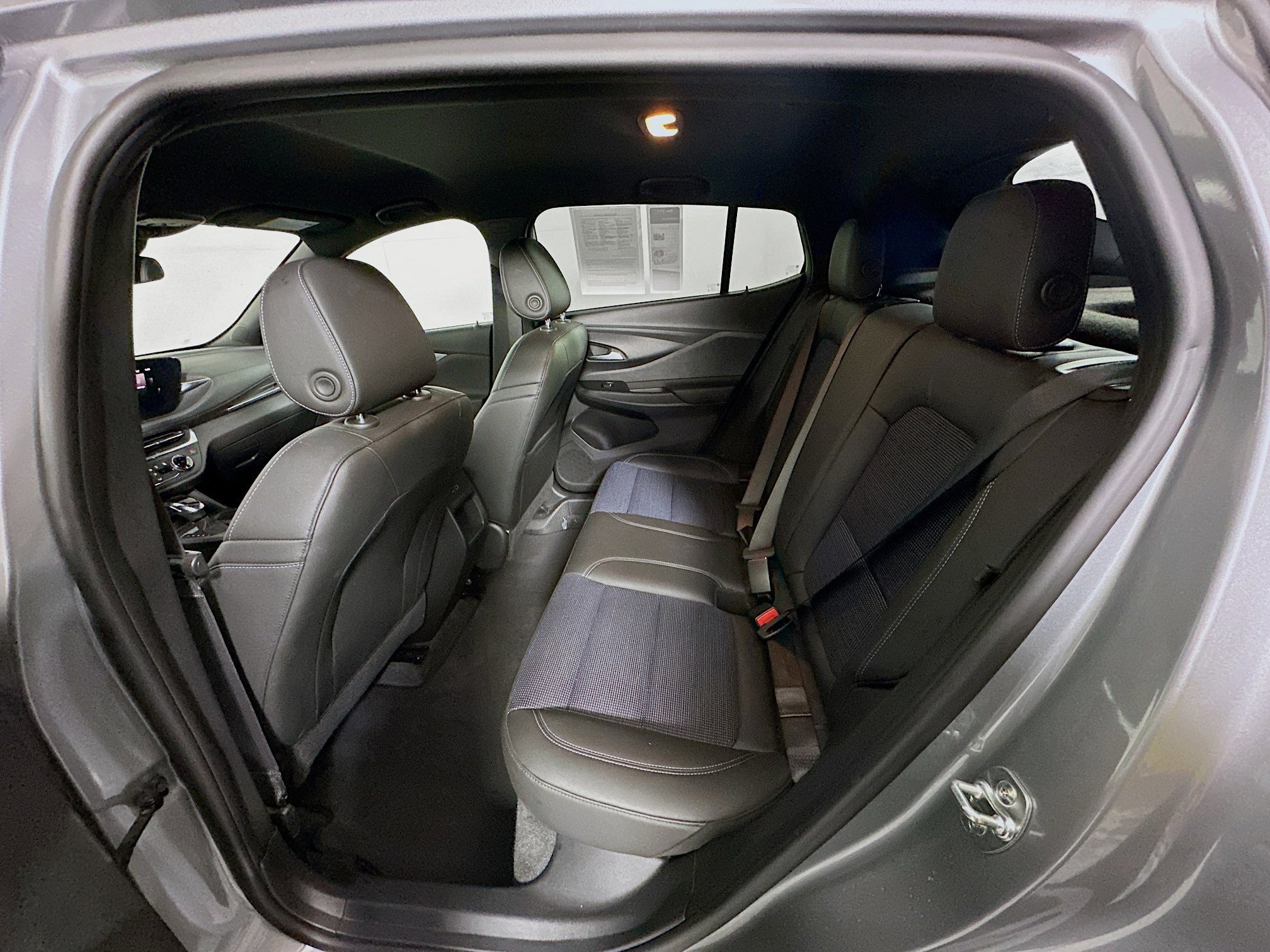 Used 2025 Buick Envista Preferred image 26