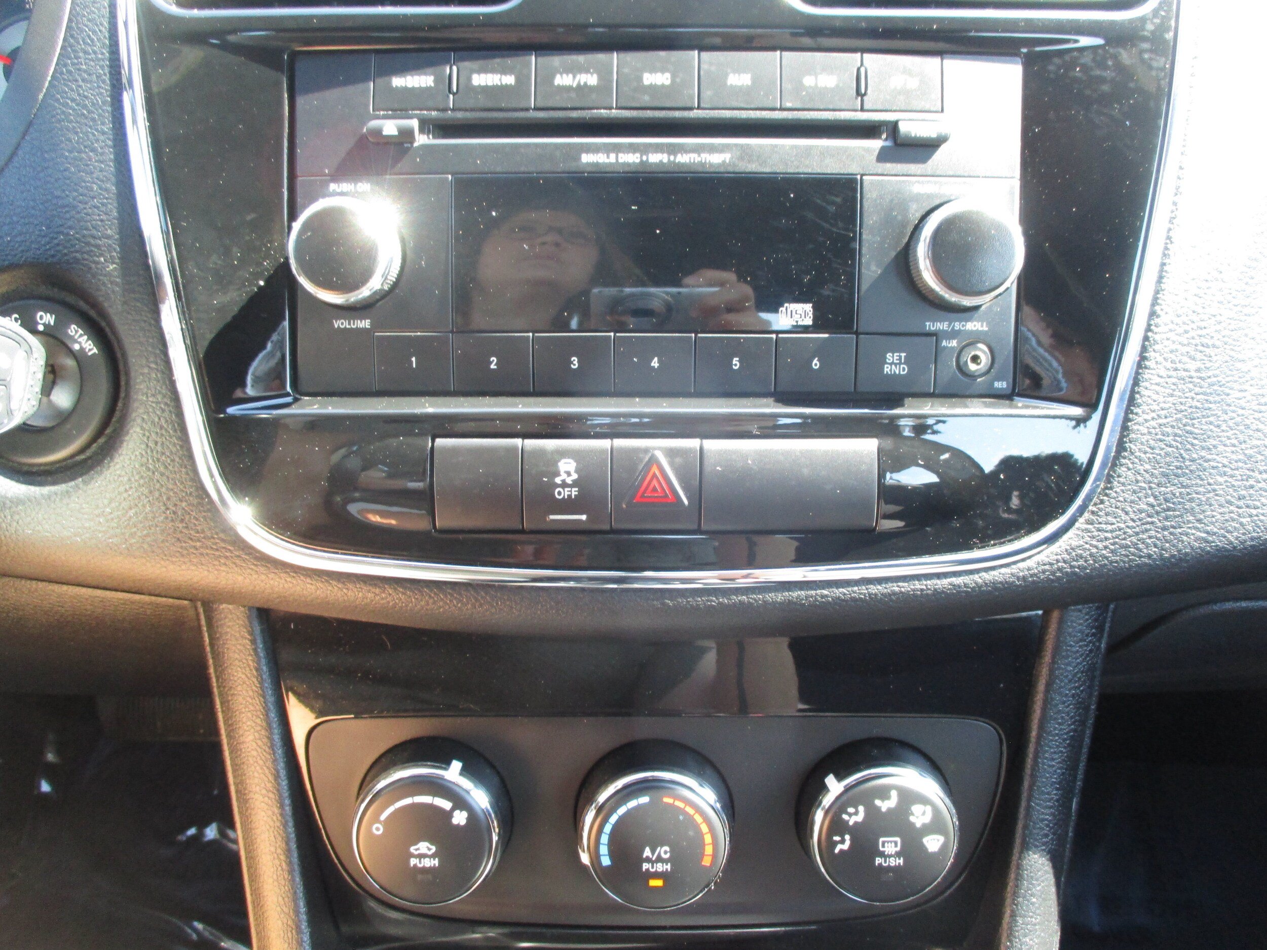 Used 2014 Chrysler 200 LX FWD image 17