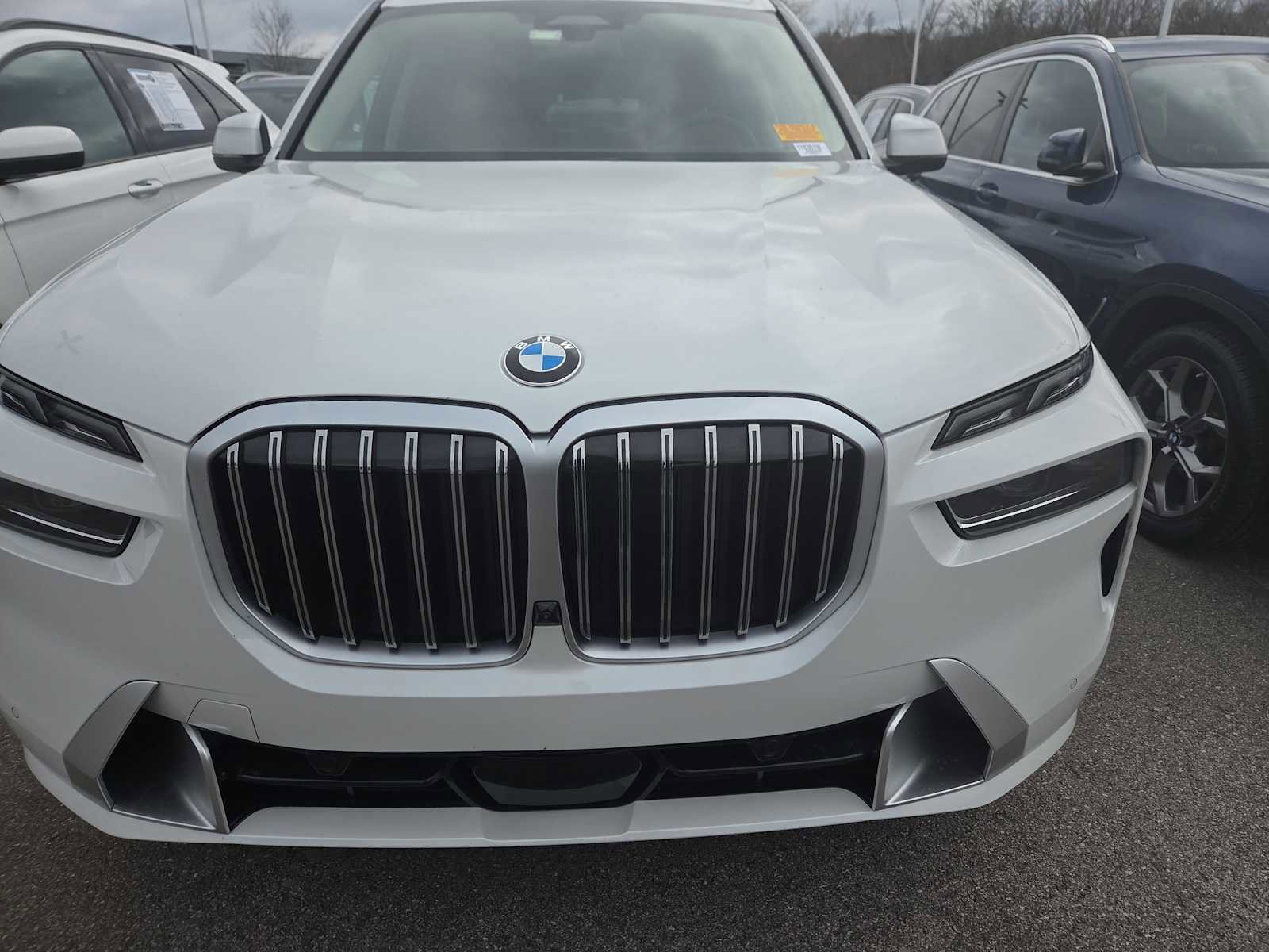 Used 2023 BMW X7 xDrive40i w/ Premium Package image 9