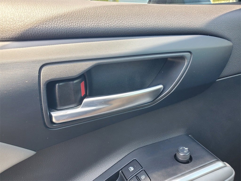 Used 2023 Toyota Highlander XLE image 23