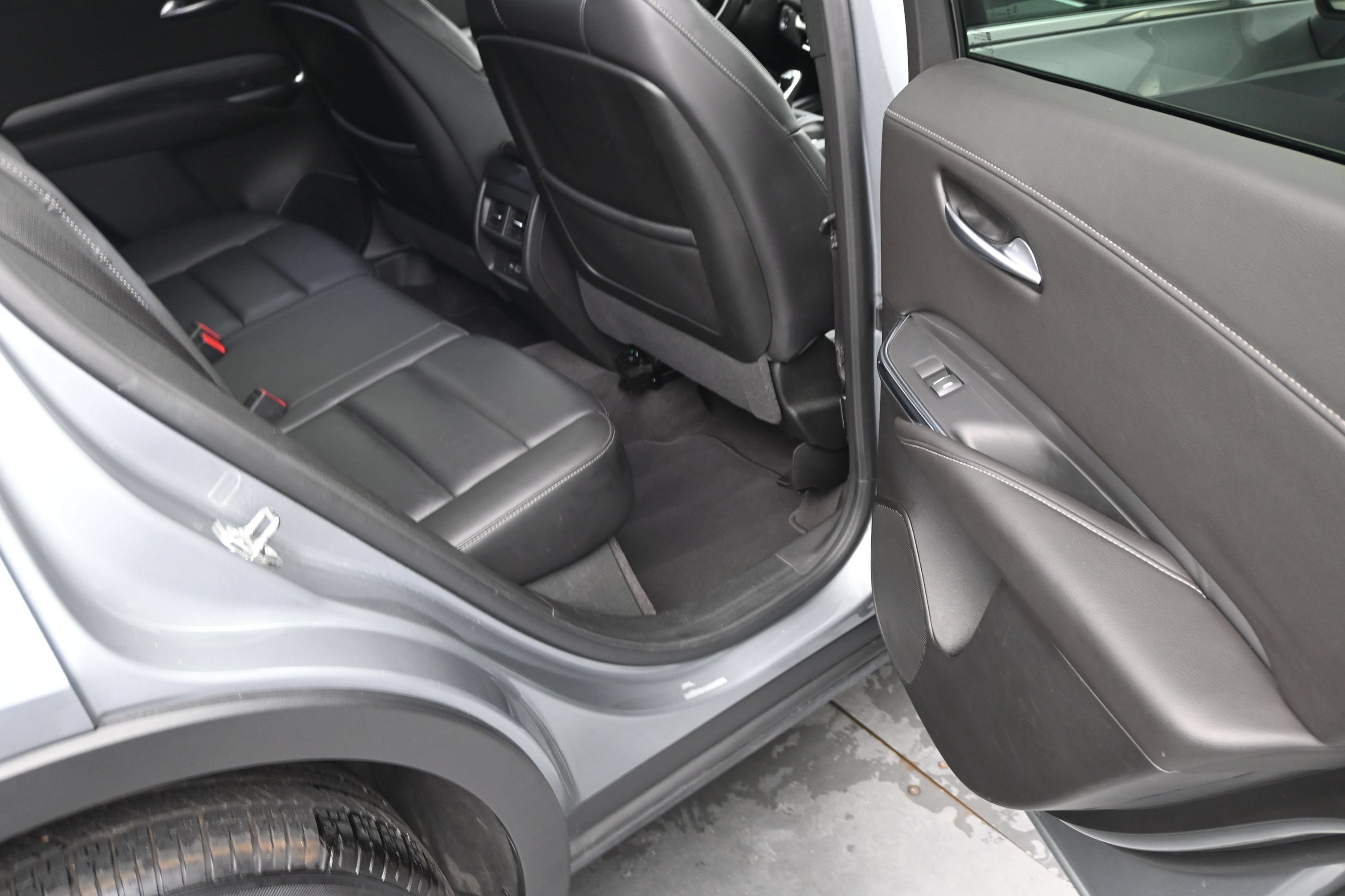 Used 2024 Cadillac XT4 Premium Luxury FWD image 12