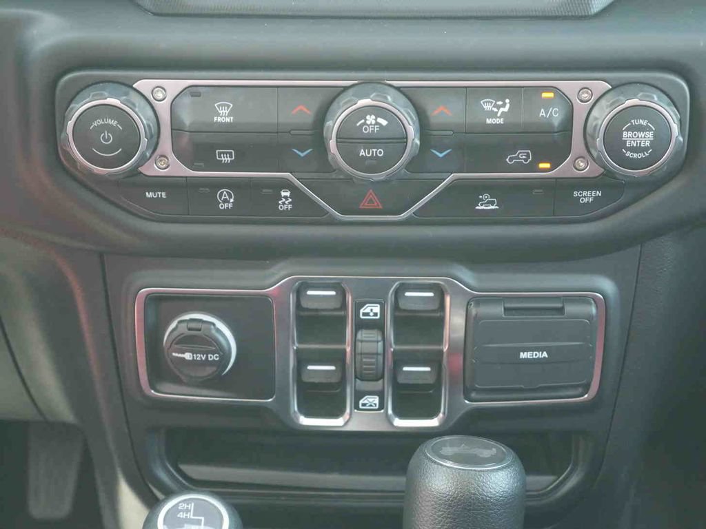 Used 2023 Jeep Wrangler Unlimited Sahara AWD/4WD image 8