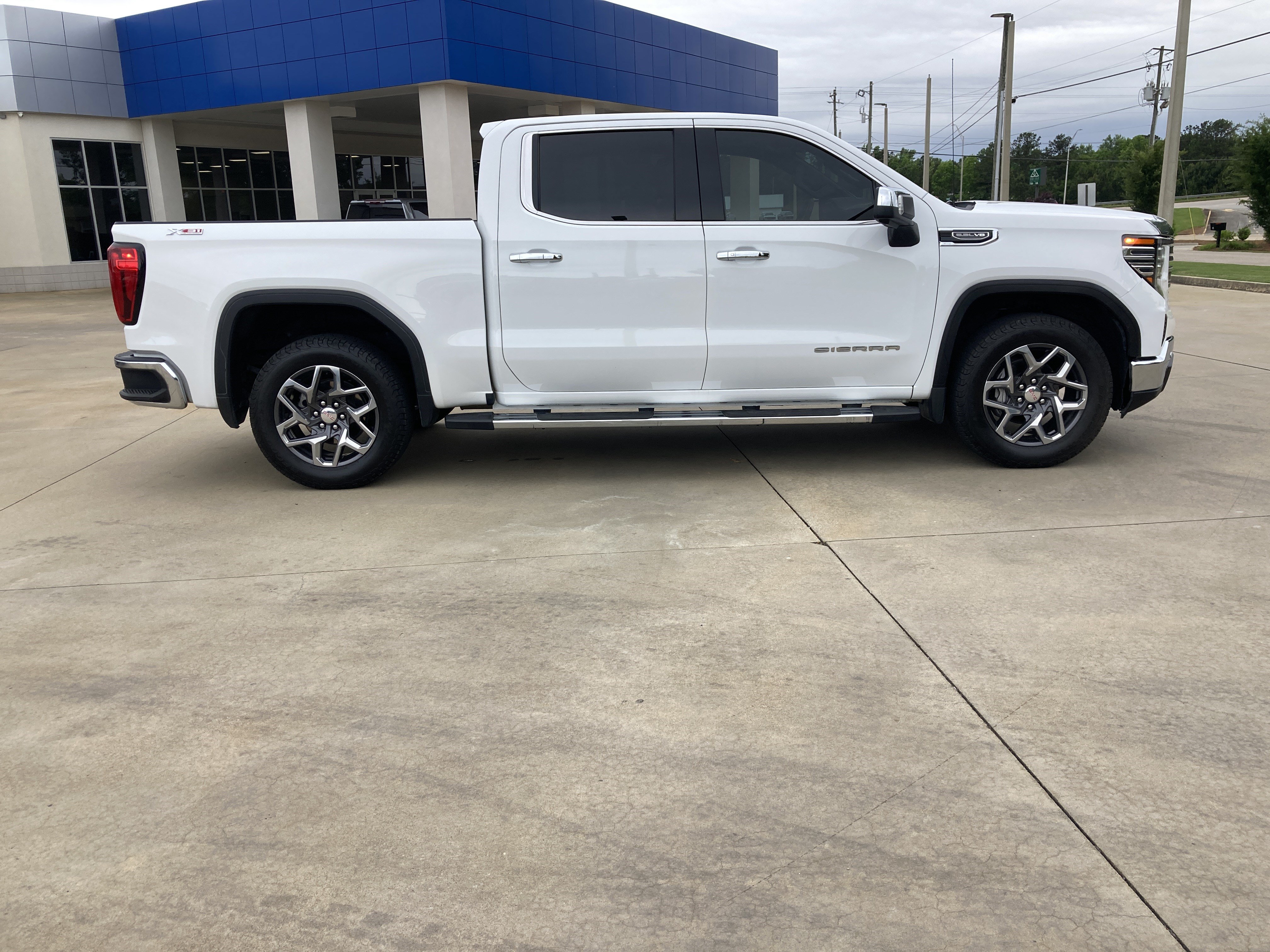 Certified 2024 GMC Sierra 1500 SLT w/ SLT Premium Plus Package AWD/4WD image 4