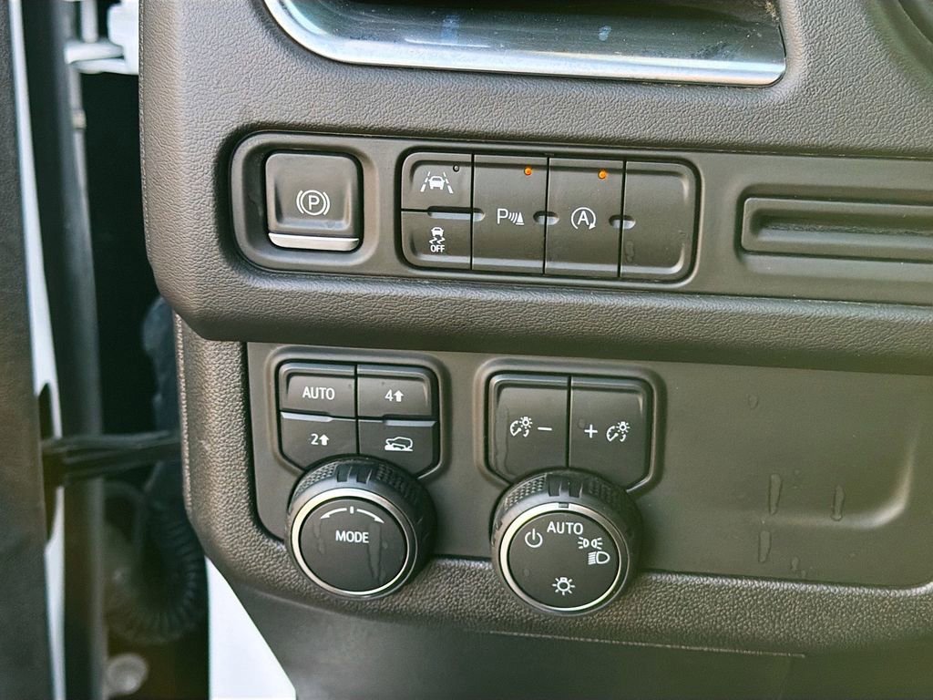 Used 2024 Chevrolet Suburban LT image 36