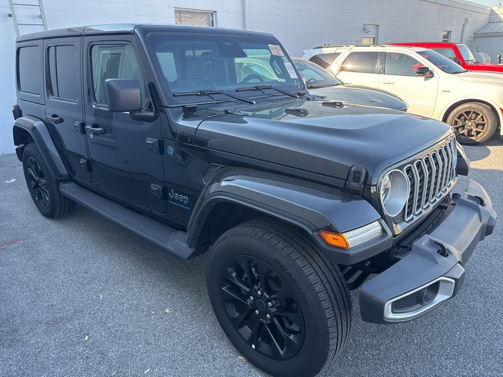 Used 2025 Jeep Wrangler Unlimited Sahara image 11