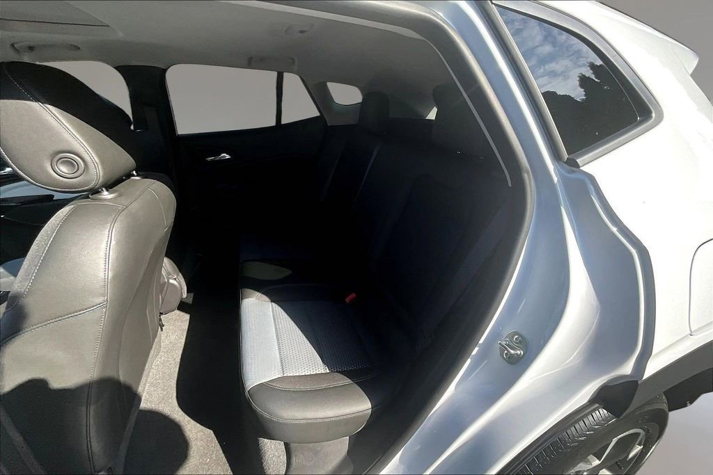 Used 2025 Chevrolet Trax LT w/ Sunroof Package FWD image 19