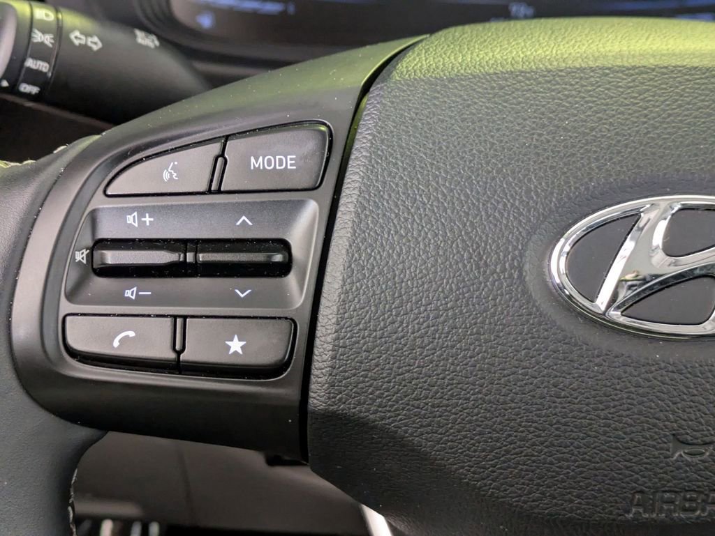 Used 2025 Hyundai Venue SEL FWD image 20