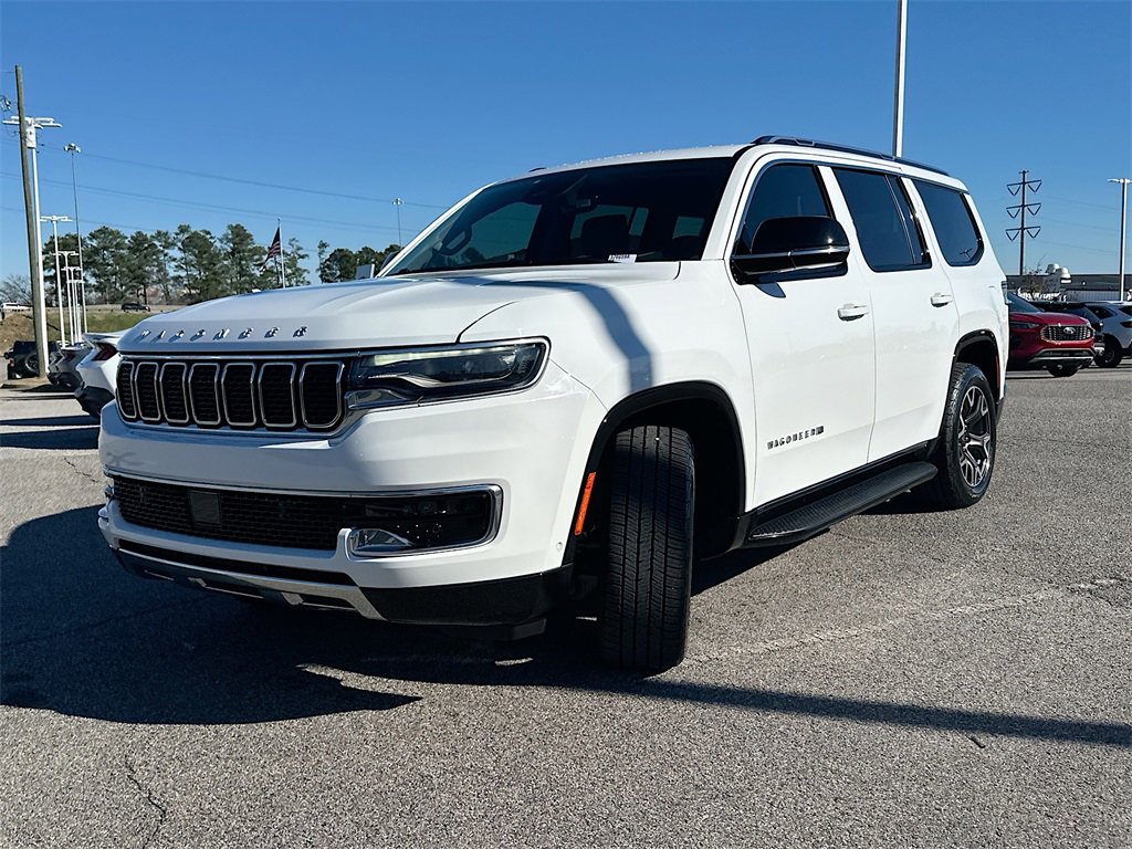 Used 2023 Jeep Wagoneer Series III w/ Preferred Equipment Group image 2