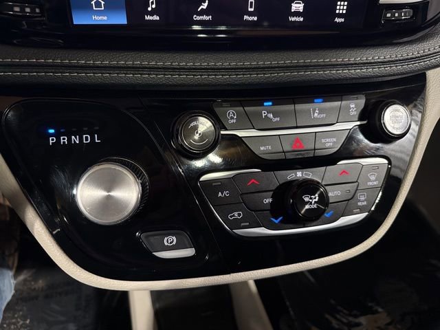 Used 2023 Chrysler Pacifica Touring-L image 17