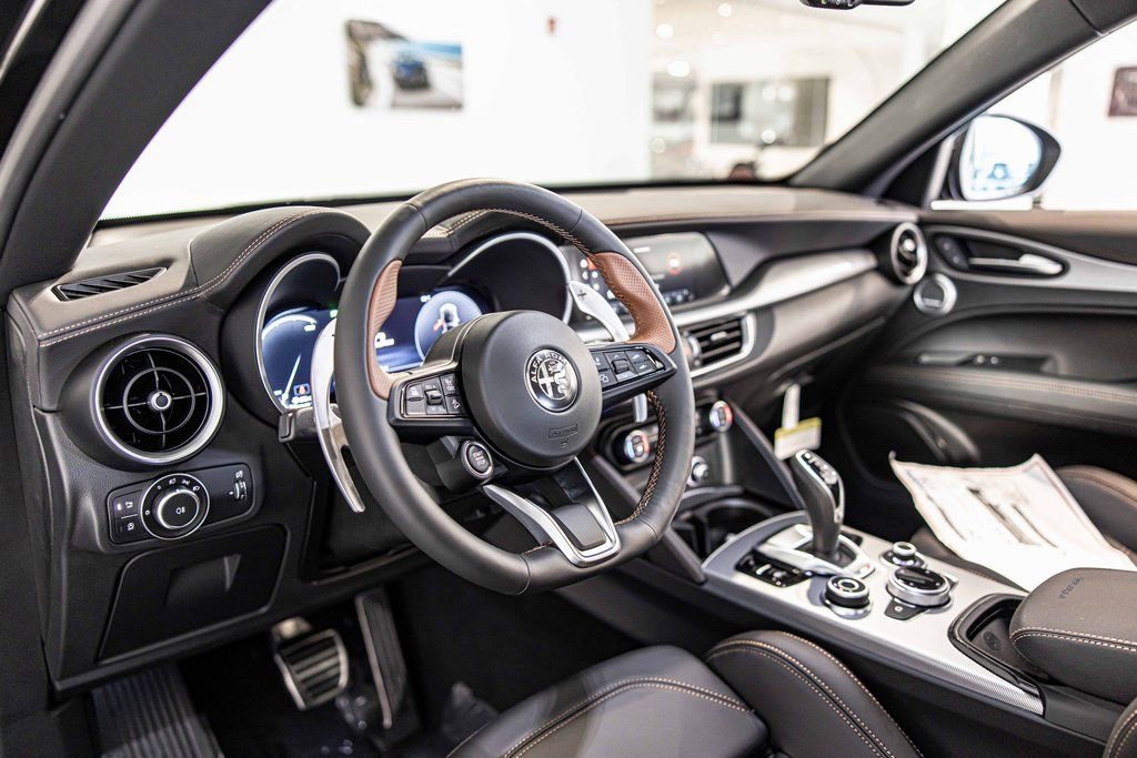 New 2025 Alfa Romeo Stelvio Sprint image 21