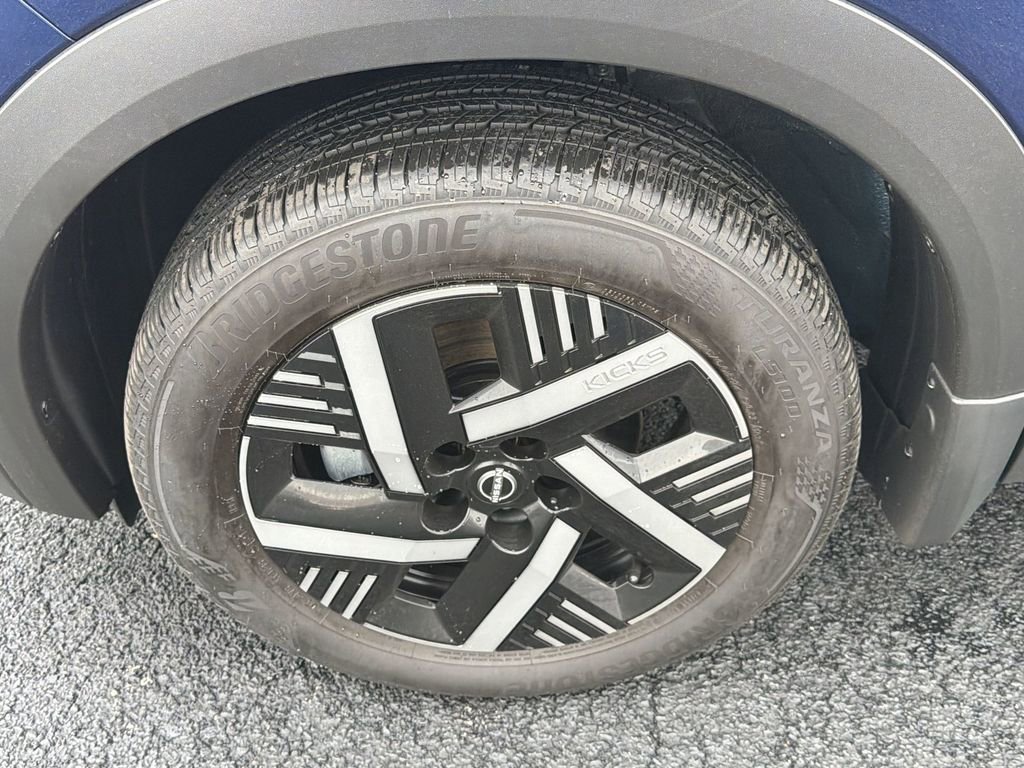 Used 2025 Nissan Kicks SV image 16