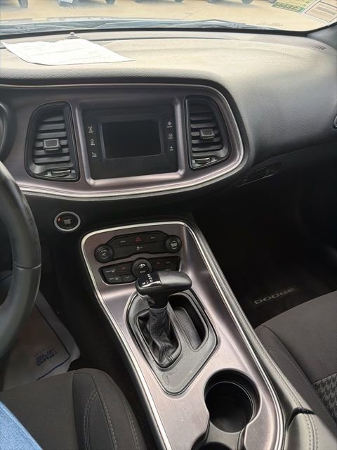 Used 2016 Dodge Challenger SXT image 15
