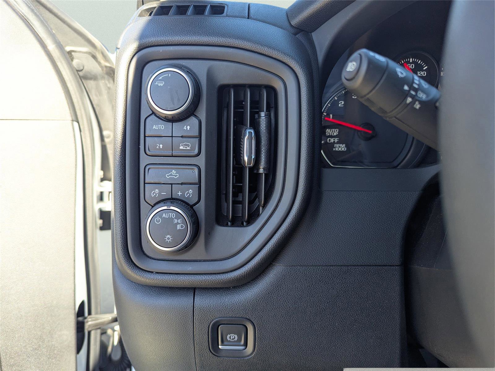 Used 2022 Chevrolet Silverado 1500 Custom image 23