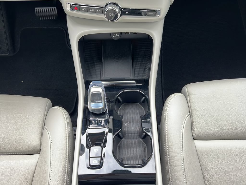 Used 2024 Volvo XC40 B5 Plus w/ Climate Package AWD/4WD image 18