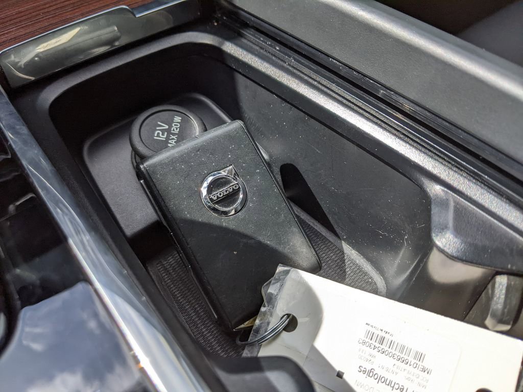 Certified 2023 Volvo XC60 B5 Plus w/ Climate Package image 20